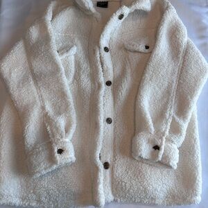 32 Degree Hear Women’s Size M/L NWOT Cream Sherpa Jacket with Buttons